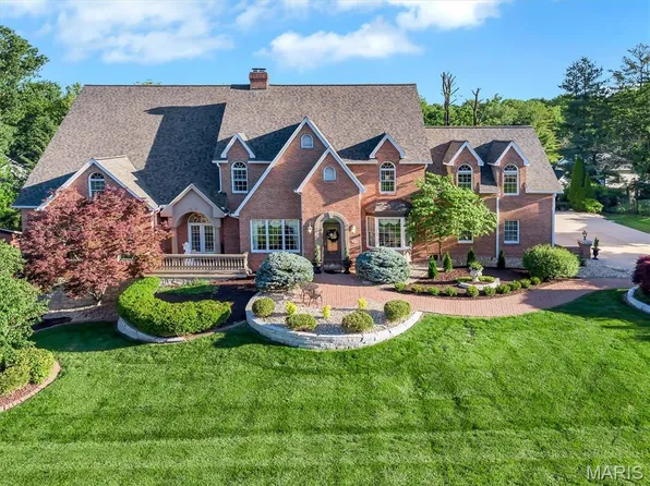 21 Country Club Dr, Edwardsville, IL 62025