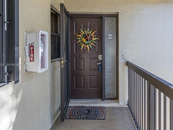 5th image of 4534 Carambola Cir S #27275