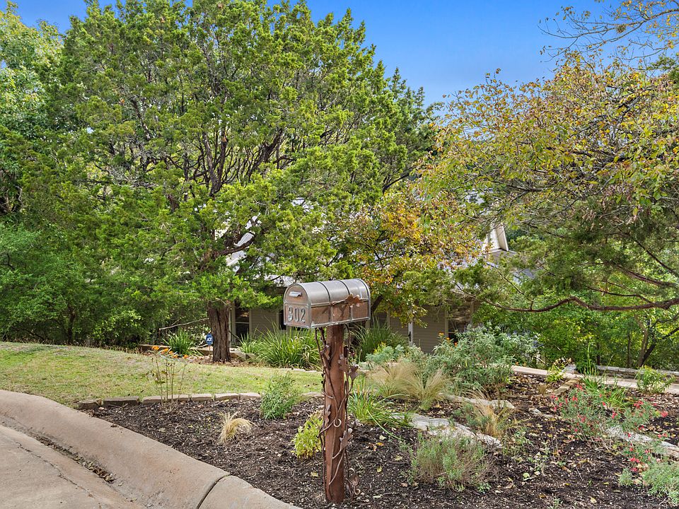 1st image of 302 Cedar Oak Dr