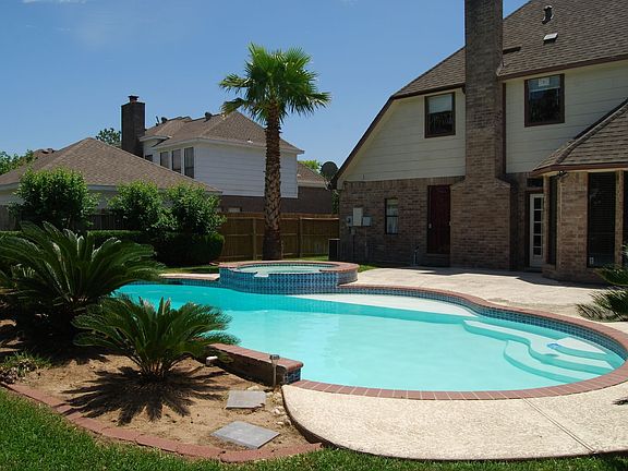 Another view of the lush landscaping and pool!