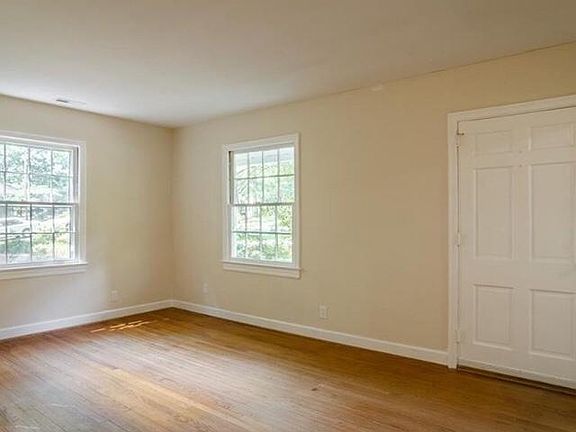 5th image of 2719 Shady Lawn Dr