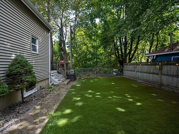 4th image of 20 Ames St