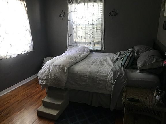 4th image of 966 50th Ave N
