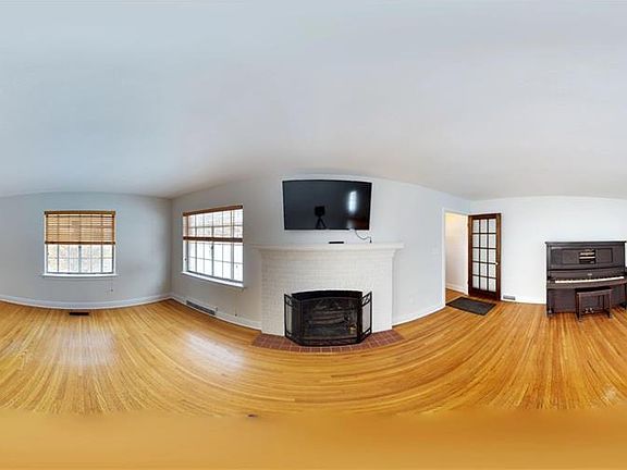 4th image of 4022 Beech Ave