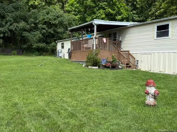 2 Walnut, Milton, NY 12547