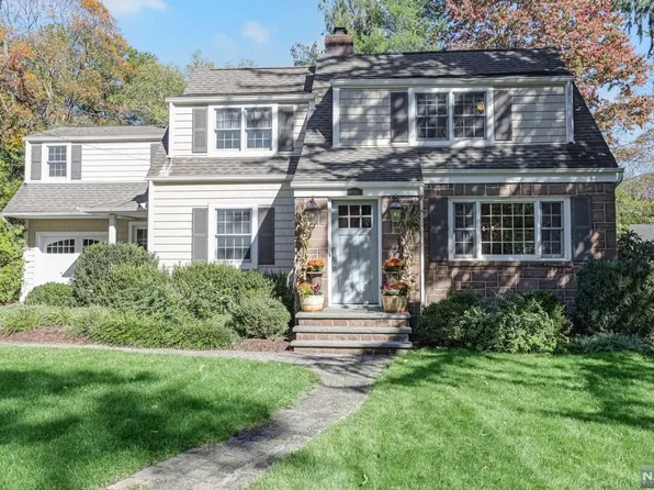 2 Brandywine Rd, Ho Ho Kus, NJ 07423