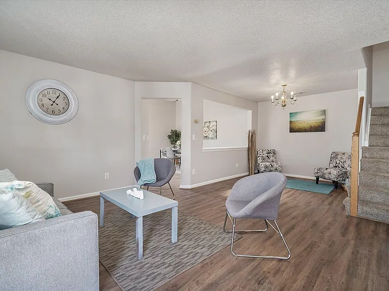 6226 Oakglen Dr — Photo 8