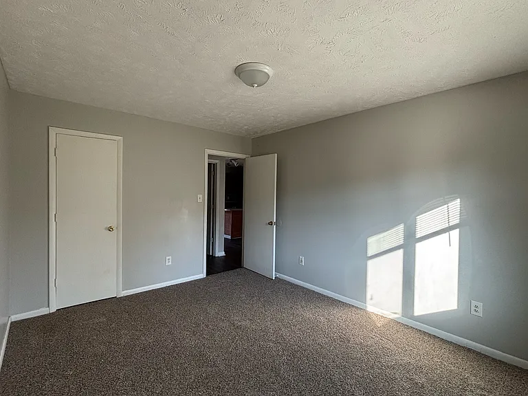 1122 Southwood Dr #4 — Photo 12
