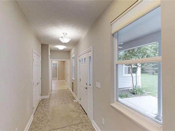 5th image of 301 Stewart Dr