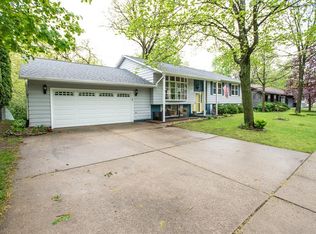 141 Brentwood Dr NE, Cedar Rapids, IA 52402