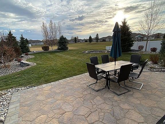 5th image of 301 N Pointe Dr