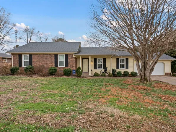 2611 Thompson Dr, Bowling Green, KY 42104