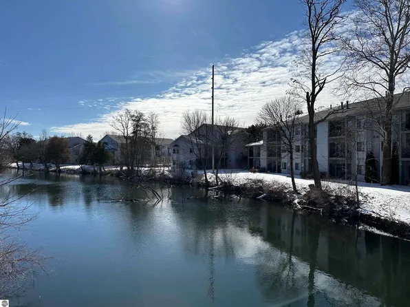 545 Riverine Dr APT 301, Traverse City, MI 49684