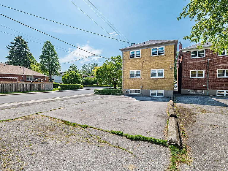 40 Emerald Cres #1 — Photo 37