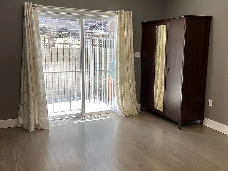 323 Peoria St — Photo 12