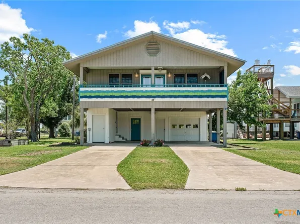 115 W Adams Ave, Port O Connor, TX 77982