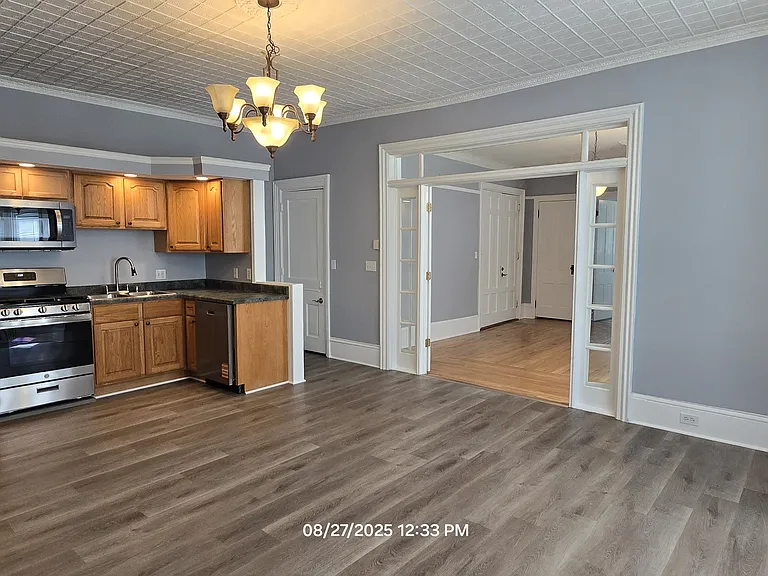 212 Oak St #1 — Photo 9