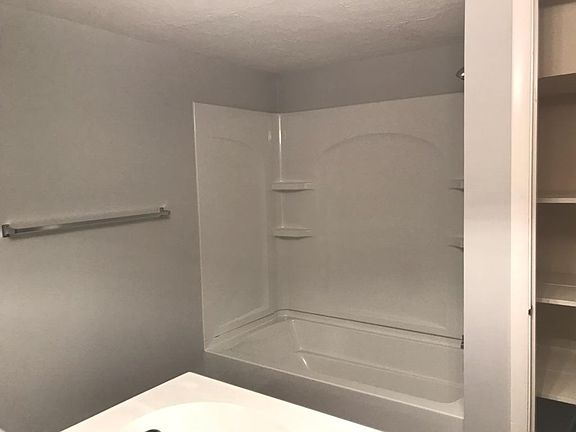 5th image of 710 Arcadia Dr APT 8