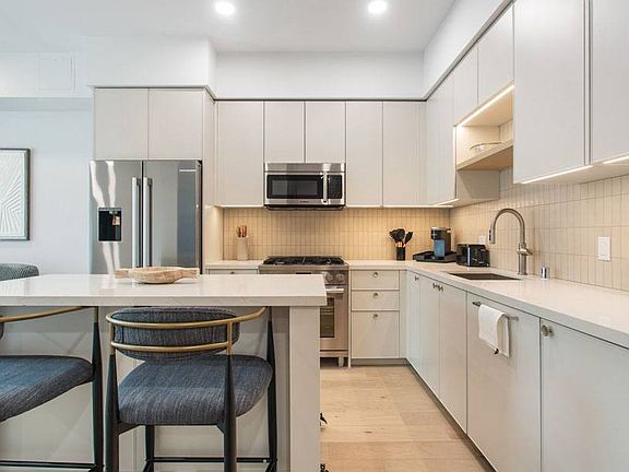 4th image of 10310 Santa Monica Blvd #320