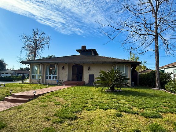 3rd image of 902 Coronado Dr