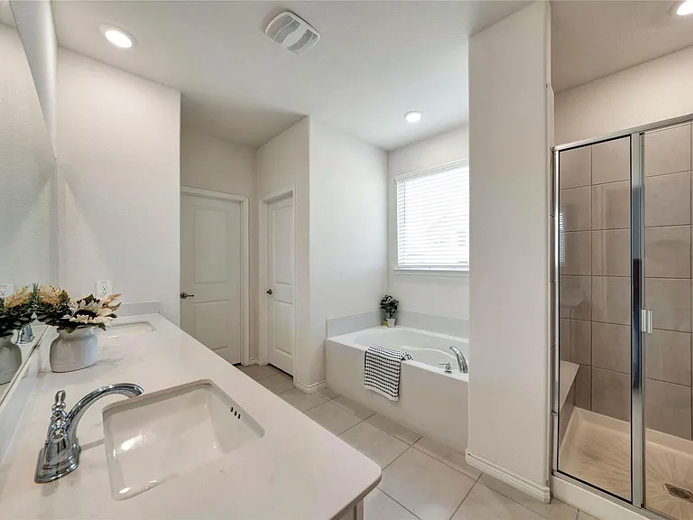 10332 Fall Brook Dr — Photo 11