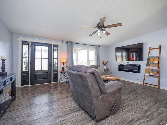 3rd image of 811 N 900th Rd