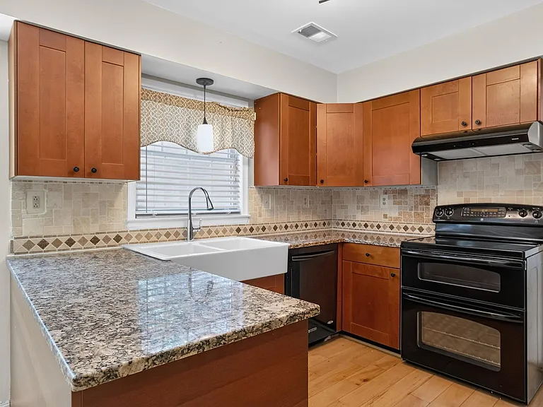 3758 Tarrington Pl — Photo 6