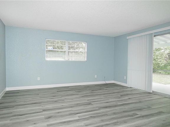 5th image of 1924 Saxon Blvd