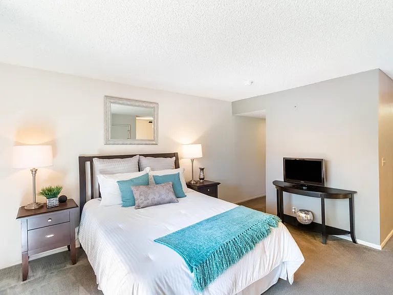 Chaparral Apartments — Photo 42
