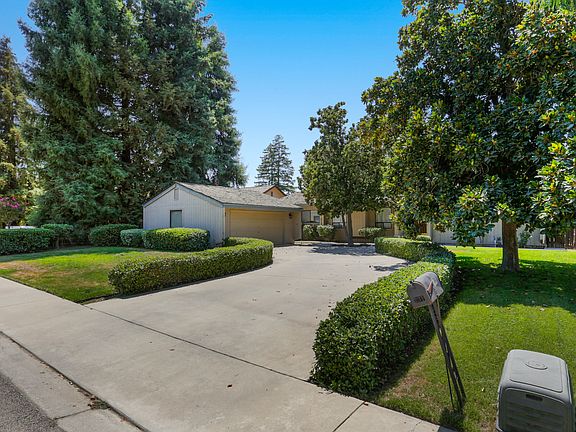 3rd image of 229 S Cottonwood Ct