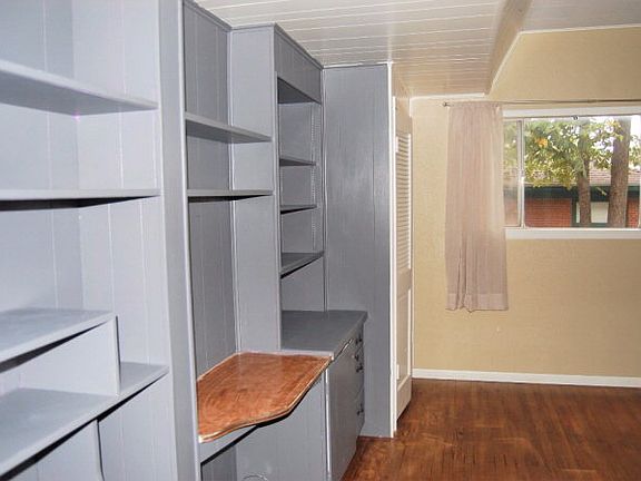 4th image of 703 Josephine St