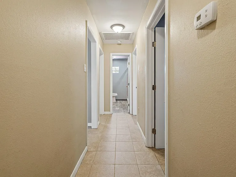 3209 Chestershire Dr — Photo 25