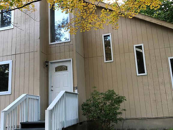 2nd image of 1067 Knollwood Dr