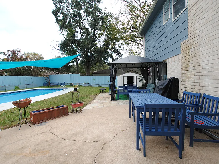 719 Park Knoll Ln — Photo 26