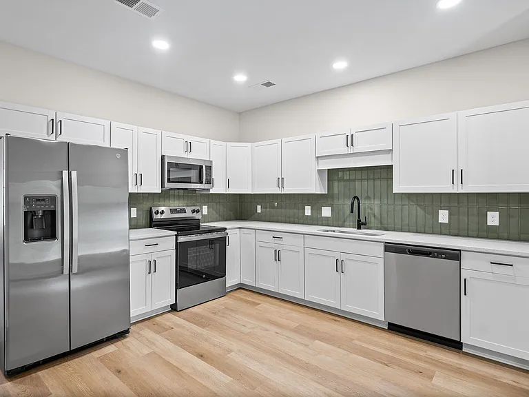 217 Cave St #5-7 — Photo 8