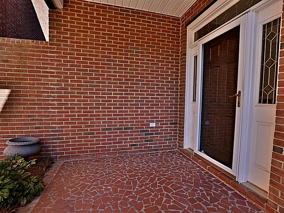 3rd image of 606 Warrington Pl