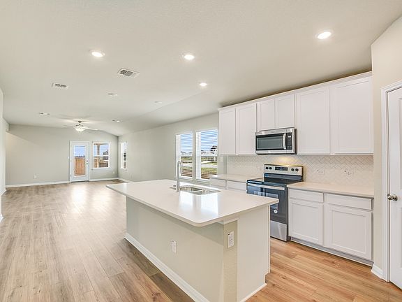 5th image of 300 Bear Oak St