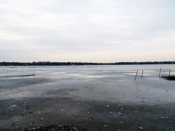 2nd image of 308 E Lake Shore Dr