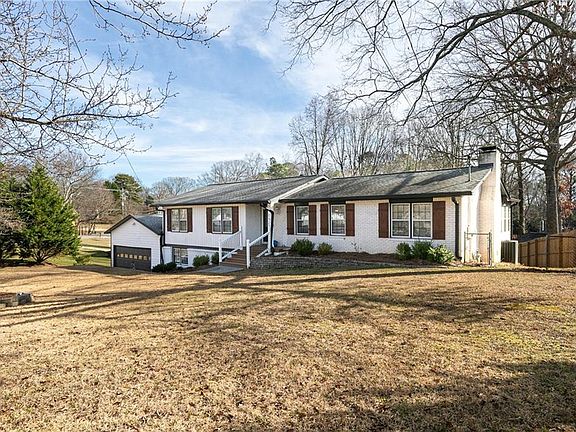 3rd image of 1527 Dupree Rd