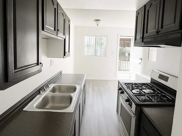 1675 E 97th St, Los Angeles, CA 90002