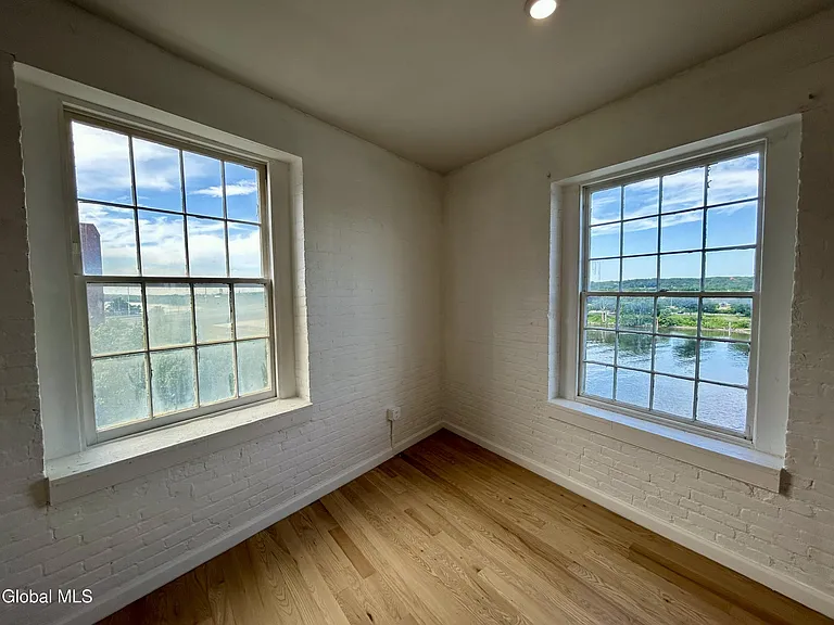 155 River St #5B — Photo 23