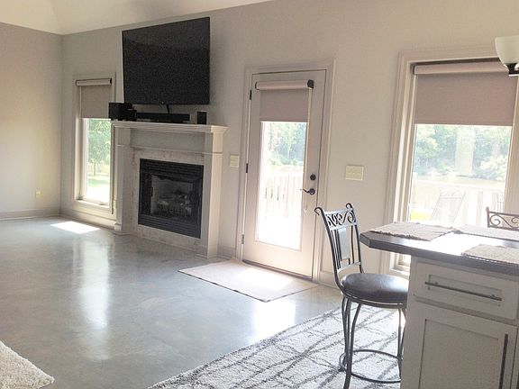 open concept LR-door to deck