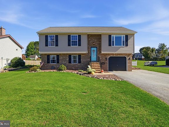 3rd image of 82 Schofield Dr