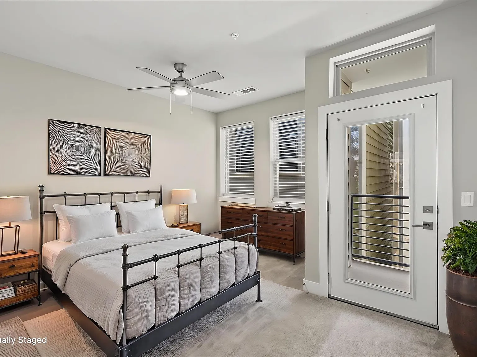 1 bed, 1.0 bath, 602 sqft, $1,600 — Photo 2