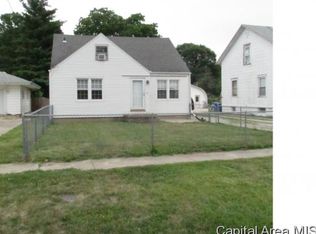 1604 N Wesley St, Grandview, IL 62702