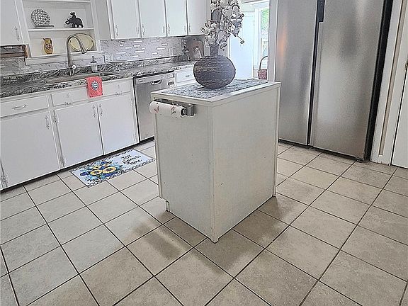 4th image of 1749 Oaklawn Dr