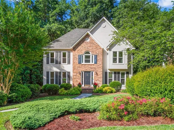 6029 Glenacre Dr, Kernersville, NC 27284