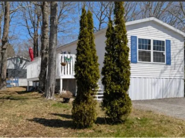 8 Summer Cres, Bridgewater, NS B4V 3P3
