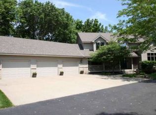503 Hillwood Dr, Shakopee, MN 55379