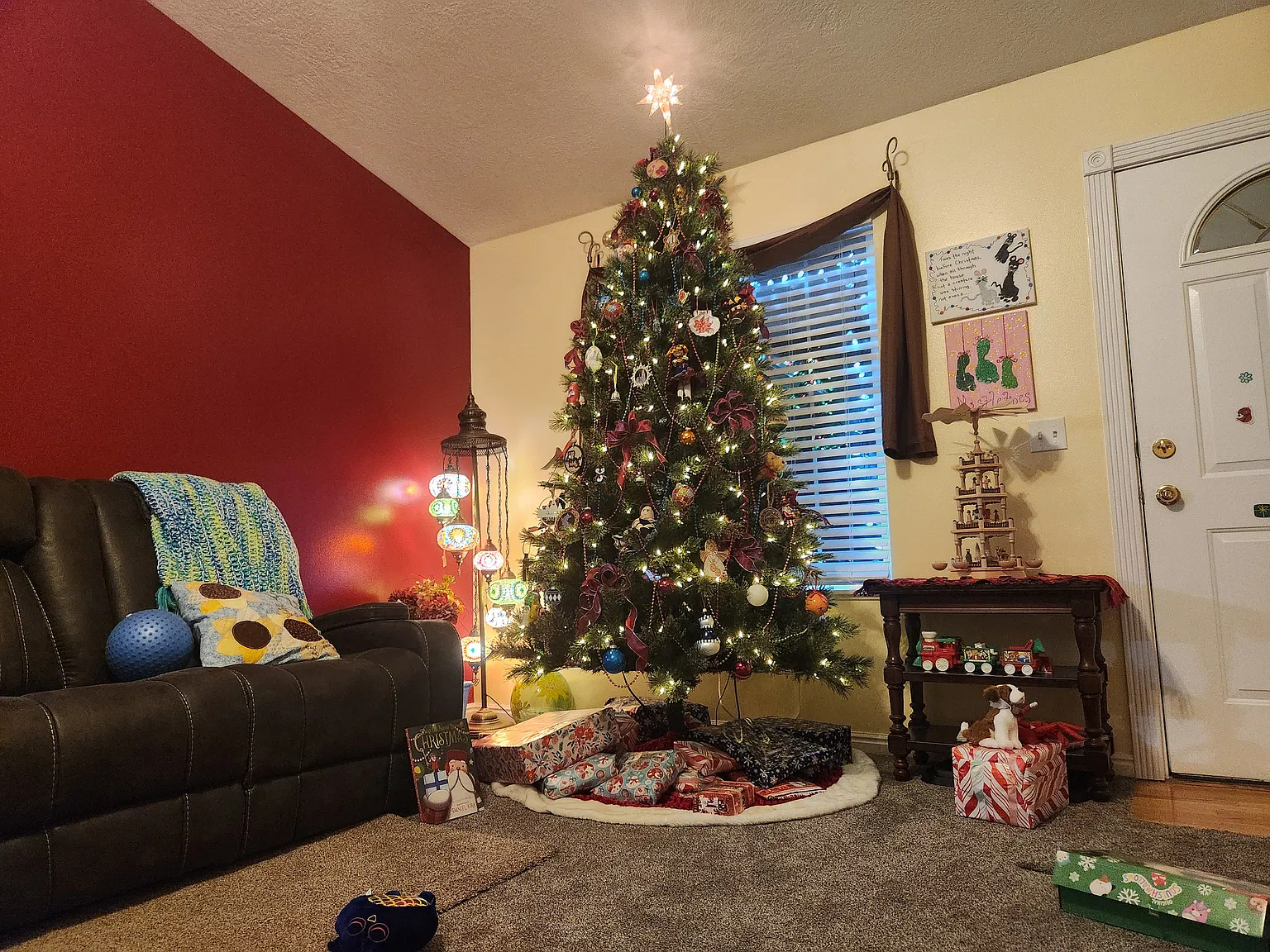 4 bed, 2400 sqft, $2,500 — Photo 4